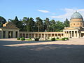 Waldfriedhof Darmstadt, Hauptportal mit östlicher Trauerhalle