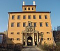 Schloss Moritzburg, (stilistisch) manieristisches Torhaus mit Wappen der Herzöge von Sachsen-Zeitz