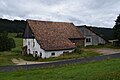 Jura-Bauernhaus von 1715 am Ortseingang