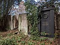 Neuer Friedhof: historische Grabanlagen an der nördlichen Friedhofsmauer