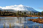 Gaustatoppen med Brennstaultjønne i forgrunnen