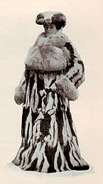 Luchsbesatz auf Skunksmantel (1900)