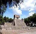 St. Cecilia Acatitlan, Aztek piramidi