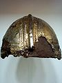 Vergoldeter spätrömischer Kammhelm, ein militärhistorisches Exponat im Römischen Museum Augsburg