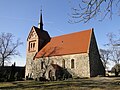 Kirche mit Feldsteinmauer, Grabmal von 1843, 1860,; 2 Grabmale Mitte 19. Jh., Eisenkreuzen