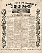 «Kongeriget Norges Grundlov given i Rigsforsamlingen paa Eidsvold den 17 Mai 1814, og nu i Anledning af Norges og Sverriges Rigers Forening bestemt i Norges overordentlige Storthing i Christiania, og antagen den 4de November 1814.» Plakat utgitt som tillegg til Almuevennen nr. 51, 1856. Foto: Nasjonalbiblioteket