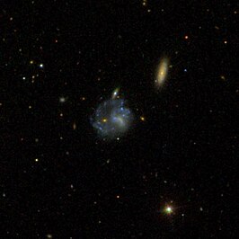 NGC 5511 (rechtsboven)