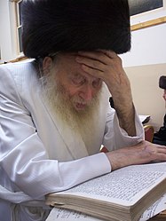 Rebbe Naftoli Tzvi Labin aus Ziditschov mit Schtreimel