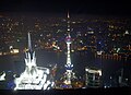 Oriental Pearl Tower bei Nacht