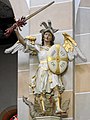 Skulptur des Erzengels Michael in der Abteikirche
