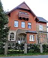 Villa mit Sonnenuhr