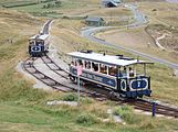 15.–16. KW Die Wagen 6 und 7 der Standseilbahn Great Orme Tramway im größten, walisischen Seebad Llandudno.