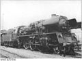 Erste Fahrt der neuen Personenzug-Lokomotive Baureihe 23.10: 23 1001 am Berliner Ostbahnhof kurz vor Ausfahrt (1957)