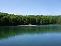 Il lago Pranda durante il periodo tardo primaverile