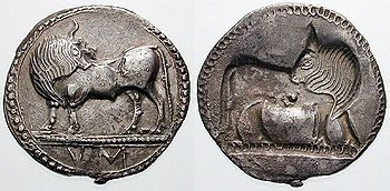 Antike Münze aus Sybaris mit einem Stierbild (vor 510 v. Chr.)