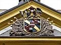 Wappen der Familie Thun-Hohenstein im Innenhof des Schlosses (2018)