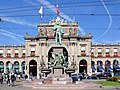 Alfred-Escher-Denkmal und Südportal des Hauptbahnhofes