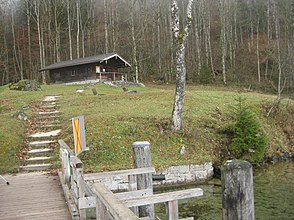 Unterstandshütte mit Bootssteg