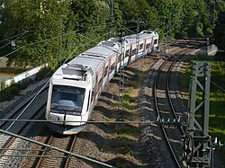 A Bayrische Oberlandbahn motorvonata Harras Heimeranplatz megállóhelynél