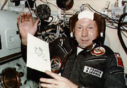 Kozmonot Aleksey Leonov 1965'te, bir ADE (EVA - Extravehicular activity) gerçekleştiren ilk insandır (uzay yürüyüşü).