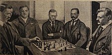 Maróczy Géza (balra) és a világbajnok Emanuel Lasker (jobbra) 1917-ben a Budapesti Sakk-körben