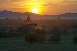 Bagan Ovaları günbatımında