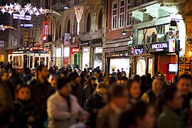 İstiklal Caddesi, gece görünümü