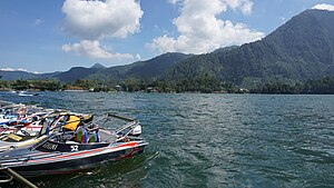 Telaga Sarangan dari sandaran perahu