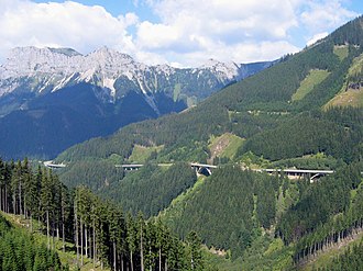 Nordrampe der neuen Präbichl-Straße, im Hintergrund der Pfaffenstein