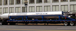 Roket Falcon 1 di depan bangunan FAA di Washington, D.C.