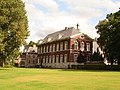 Das 1776 erbaute Abtsquartier der Abtei Vlierbeek von außen betrachtet