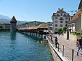 Kapellbrücke mit Wasserturm in Luzern, Schweiz