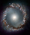 5,500 Işık yılı genişliğinde spiral galaksi; NGC 1097