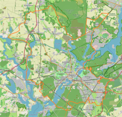 Mapa konturowa Poczdamu, blisko centrum po prawej na dole znajduje się punkt z opisem „Potsdam Hauptbahnhof”