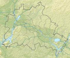 Mapa konturowa Berlina, na dole po prawej znajduje się owalna plamka nieco zaostrzona i wystająca na lewo w swoim dolnym rogu z opisem „Müggelsee”