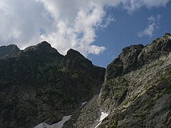 Widok na przełęcz ze szlaku słowackiego na Rysy