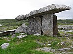 Poulnabrone-Dolmen im Karst des Burren