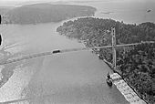 Den gamle Vrengebrua og Nøtterøysida av sundet Foto: Widerøe/Vestfoldmuseene