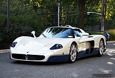 De twaalfcilinder Maserati MC12 heeft bij 7.500 tpm een gemiddelde zuigersnelheid van 18,8 m/sec en een gecorrigeerde zuigersnelheid van 20,8 m/sec