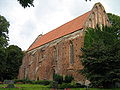 Kirche mit Friedhof, Feldsteinmauer, Torpfeilern und Mausoleum