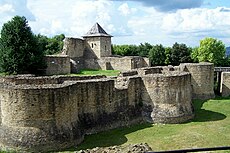 Cetatea de Scaun a Sucevei văzută în anul 2009.