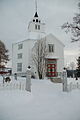 Våpenhuset i vest har tofløyede fyllingsdører og er hovedinngang. Foto: Knut E. Haug, 2007