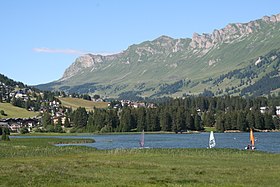 Blick Richtung Norden auf Valbella, vorne der Heidsee