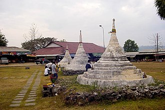 Die drei Pagoden (Chedi) am Pass auf thailändischem Hoheitsgebiet