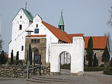 Die Kirche in Aars, in der sich ein Runenstein befindet