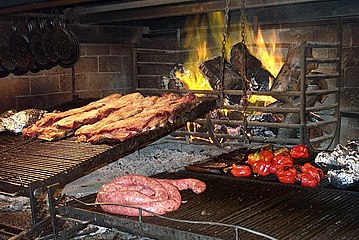 Arjantin’de geleneksel olarak ızgarada pişirilen ve genellikle kırmızı şarapla yenilen et