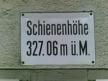 Schienenhöhe 327,06 m ü. M.