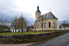 De Pancratiuskerk met de pastorie