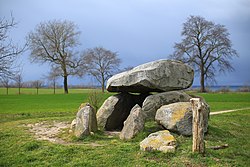 Jojoo64 mit Urdolmen von Neu Gaarz im Landkreis Rostock