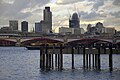 30 St Mary Axe im Bau, gesehen vom Gabriel’s Pier an der Themse